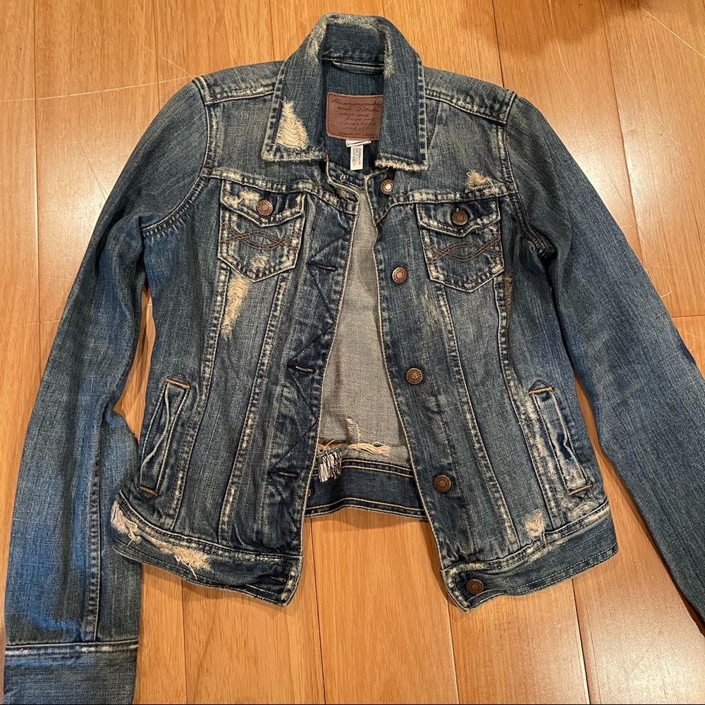 Abercrombie & Fitch Distressed Denim Jacket Small